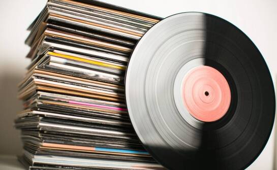 Wpływ jakości nadruku na płyty CD na odbiór treści multimedialnych
