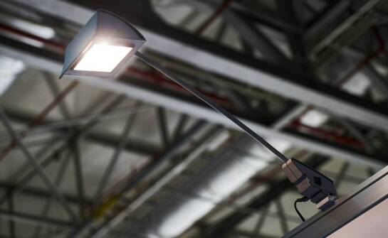Dlaczego warto zainwestować w lampę Europoint 2 do naczep z ruchomą podłogą?