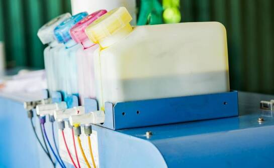 Dlaczego duże zbiorniki na odpady w toaletach przenośnych są korzystne dla organizatorów?