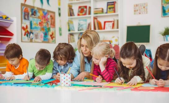 Przykłady kreatywnych stacji zadaniowych dla uczniów klas 4-8 na Mikołajki