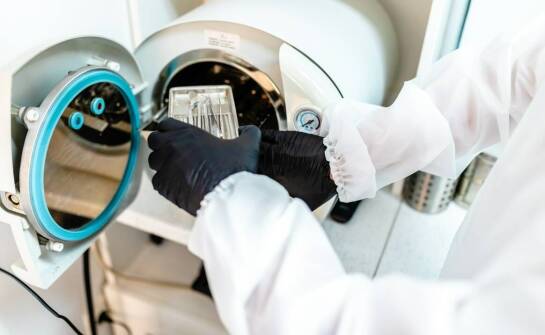 Wykorzystanie metody próżniowej w testach szczelności komponentów elektronicznych