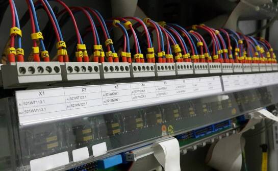 Jakie korzyści niesie ze sobą stosowanie przekaźników instalacyjnych?