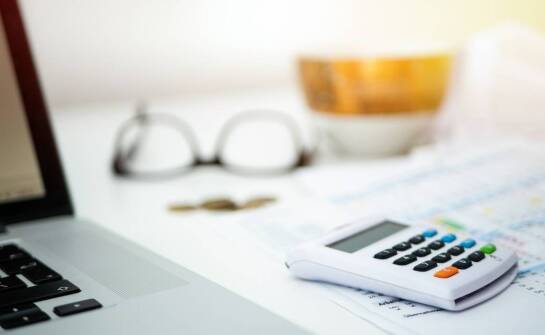 Jakie są wyzwania w prowadzeniu księgowości dla firm e-commerce?