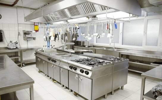 Ergonomia i wygoda pracy dzięki odpowiedniemu wyposażeniu gastronomicznemu