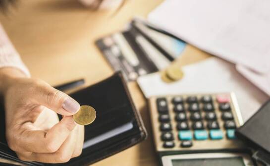 Jak metalowa puszka na pieniądze może pomóc w organizacji budżetu domowego?