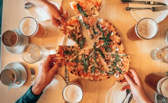 Dlaczego otwarta pizzeria w pobliżu to idealne miejsce na wieczorny relaks?