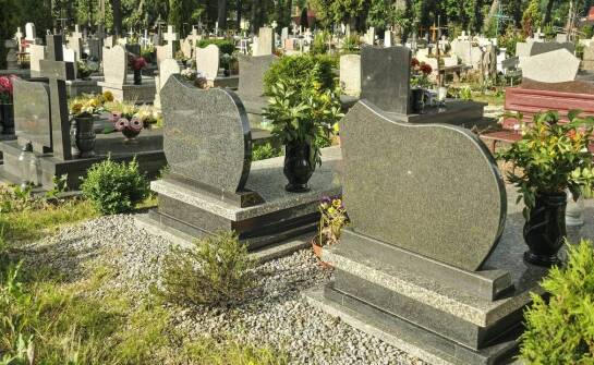 Wzory pomników z bazaltu: unikalne i trwałe opcje dla upamiętnienia
