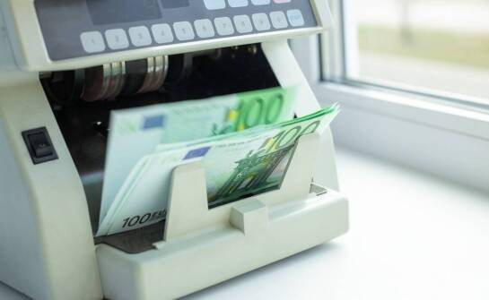 Kantor walcz a banki – kto oferuje lepsze warunki wymiany?