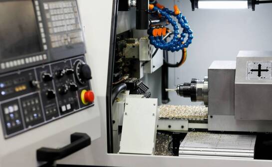 Przemysł metalowy a innowacje technologiczne – rola CNC