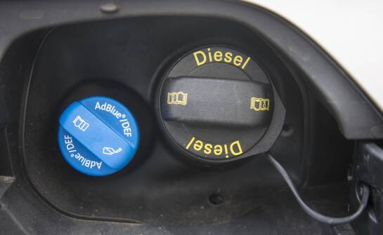 Jakie korzyści przynosi automatyczne monitorowanie poziomu płynu w zbiornikach do AdBlue?