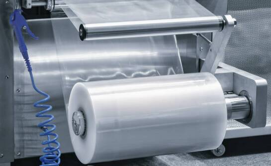 Folia HDPE w opakowaniach przemysłowych – jak zapewnia bezpieczeństwo produktów?