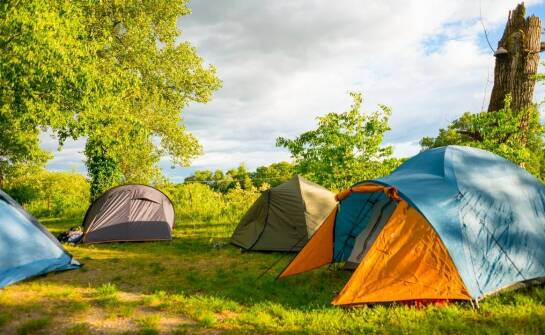 Porady dotyczące pakowania na camping nad morzem: co jest naprawdę potrzebne?