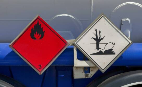 Jak systemy GPS wpływają na precyzję dostaw materiałów niebezpiecznych?