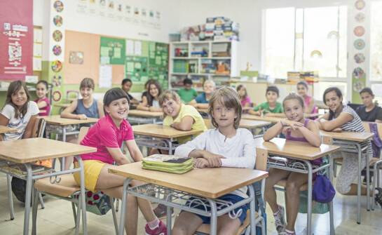 Jak nasza szkoła integruje elementy kulturowe w nauczaniu angielskiego dla dzieci?