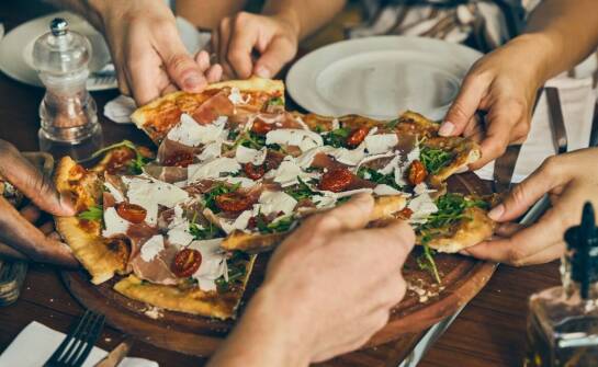Pizza Poznań dowóz – jakie są ulubione połączenia smakowe klientów?