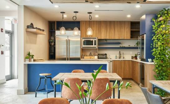 Organizacja konferencji w apartamentach tematycznych - jak wykorzystać unikalny design?