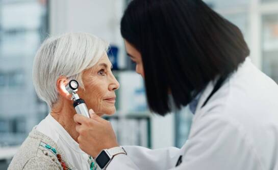 Jakie są najczęstsze objawy chorób uszu diagnozowane przez otolaryngologię?