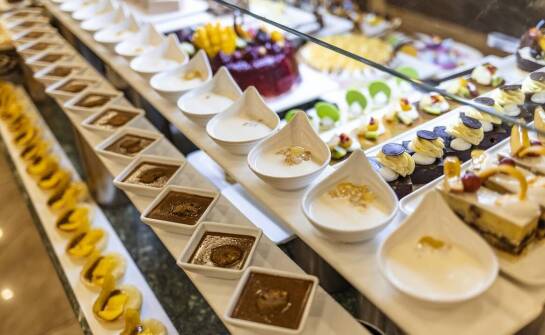 Sztuka podania potraw w cateringu śląsk – dlaczego jest ważna?