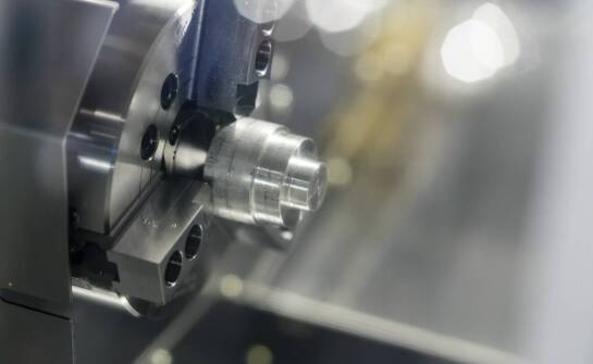 Proces toczenia CNC na automatach a minimalizacja błędów produkcyjnych