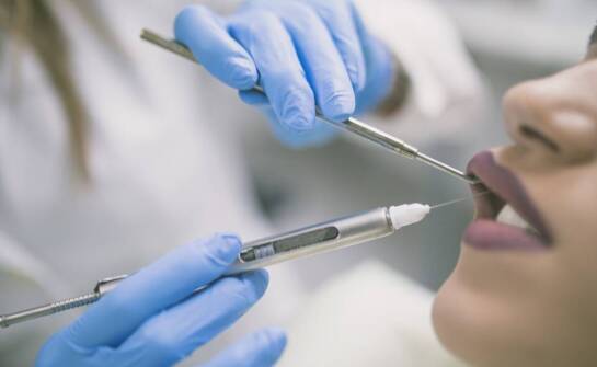 Bonding a naturalny wygląd zębów: Jak uzyskać najlepszy efekt?