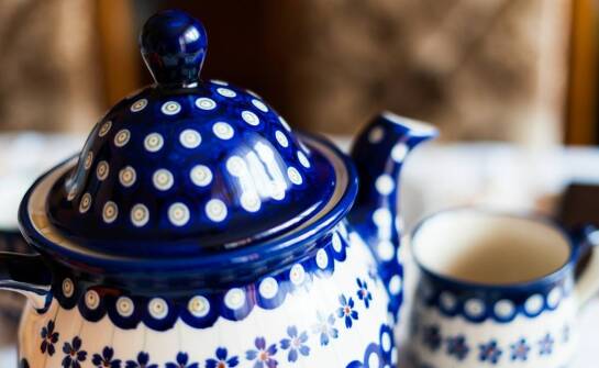 Discover the Secrets of Hand-Stamping in Bolesławiec Ceramics