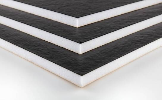 Przemysłowe zastosowania PTFE materiału w produkcji przewodów i kabli