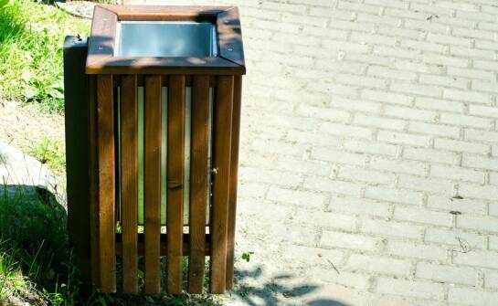 Jak wybrać idealne kosze na odpady, aby ułatwić codzienną segregację?