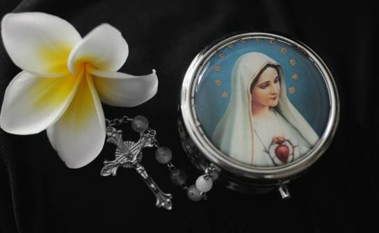 Różaniec bransoletka na rękę jako wyjątkowy upominek religijny