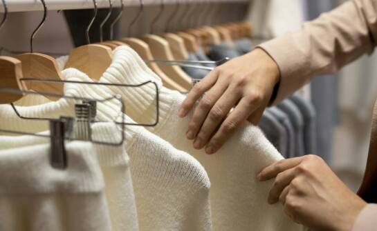 Moda zrównoważona – jak wpływa na wybór odzieży damskiej?