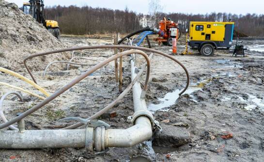 W jaki sposób geologia terenu wpływa na proces budowy studni?