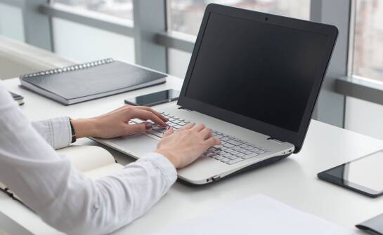 Wpływ szkoleń BHP online na rozwój kompetencji pracowników