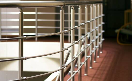 Balustrady metalowe zewnętrzne: bezpieczeństwo i estetyka w jednym produkcie