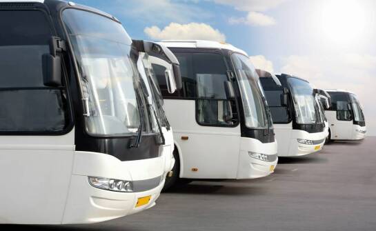 Wynajem autokarów: zapewnij komfortową podróż na wycieczki szkolne
