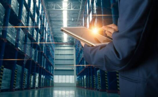 Wyzwania i korzyści związane z wdrożeniem systemu WMS w firmie
