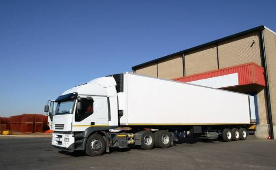 Kiedy i dlaczego warto skorzystać z profesjonalnych usług transportowych przy przeprowadzce?