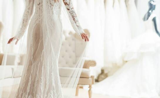 Jakie suknie ślubne plus size najlepiej prezentują się na zdjęciach ślubnych?