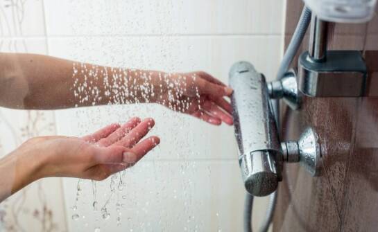 Vor- und Nachteile eines Badewannenrandarmatur mit Thermostat