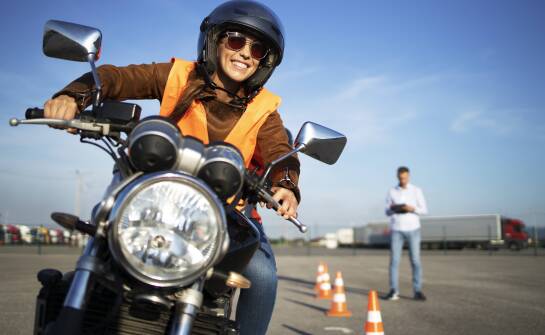 Przewodnik po kategorii prawa jazdy na motorowery i motocykle