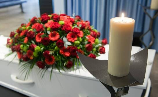 Rola kosmetyki pośmiertnej w przygotowaniu zmarłego do ceremonii