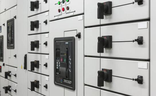 Jakie znaczenie mają certyfikaty jakości dla producentów rozdzielnic elektrycznych?