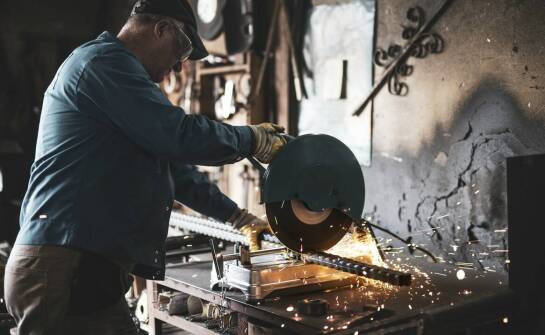 Bezpieczeństwo pracy z piłami do cięcia metalu – kluczowe zasady