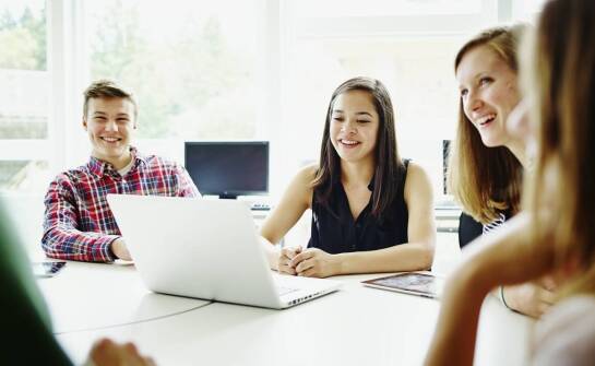 Czy studia podyplomowe online są dopasowane do potrzeb współczesnych nauczycieli?