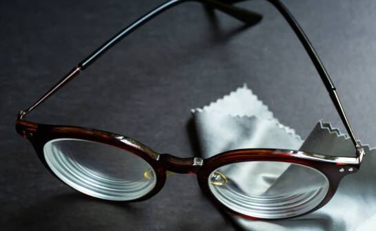 Okulary korekcyjne przeciwsłoneczne z filtrem UV – dlaczego są niezbędne?