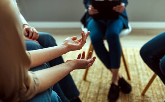W jaki sposób terapia psychologiczna wpływa na budowanie satysfakcjonujących relacji?