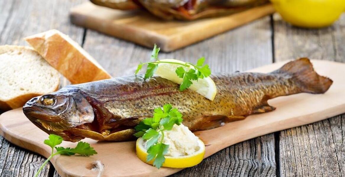 Jakie ryby można spróbować w restauracji specjalizującej się w kuchni polskiej?