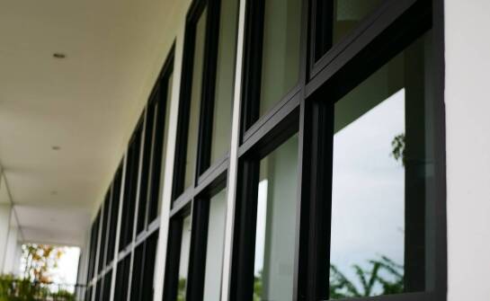 Energieeffizienz polnischer Aluminiumfenster in der Praxis – wie senkt man die Kosten?