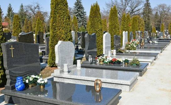 Jakie są dostępne opcje kolorystyczne dla aplikacji nagrobkowych ze stali nierdzewnej?