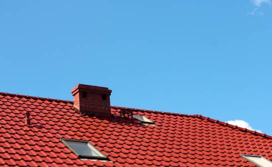 Wybór oryginalnych elementów dachu i drzwi – co warto wiedzieć?
