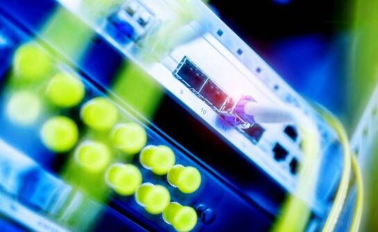Wzmacniacze sygnału GSM/LTE – jak poprawiają komfort korzystania z sieci?