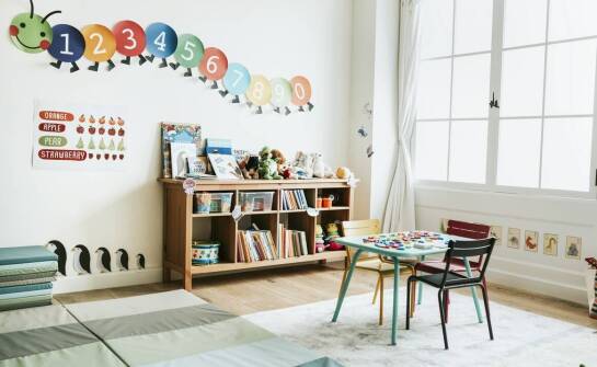 Jak pedagogika Marii Montessori kształtuje samodzielność i kreatywność u dzieci?